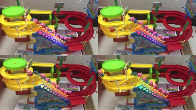 小猪佩奇爬楼梯自动轨道儿童电动玩具实拍
