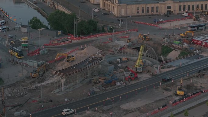 在里加市中心建设波罗的海铁路项目。