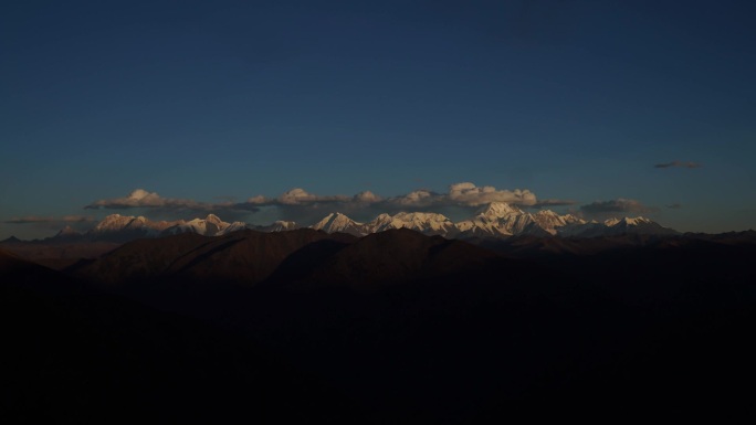 贡嘎雪山