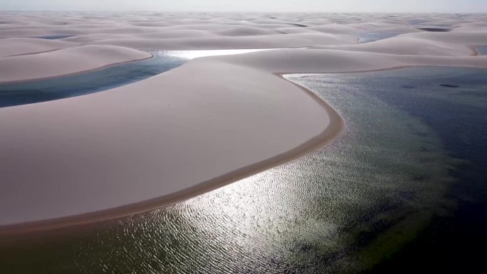 巴西天堂东北部的沙丘和雨水泻湖
