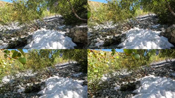 夏季，阿尔赫兹山脊的岩石旅游路线上积雪