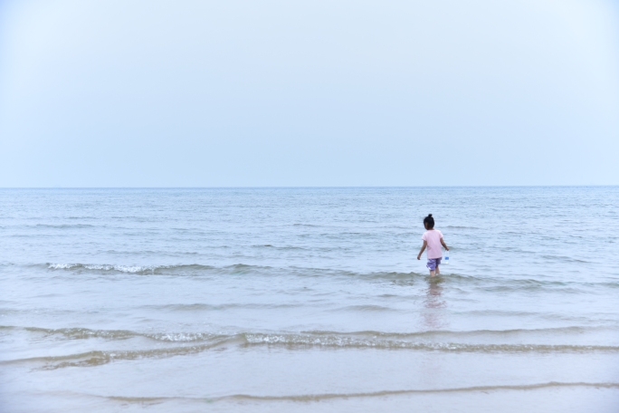 航拍秦皇岛北戴河鸽子窝海边
