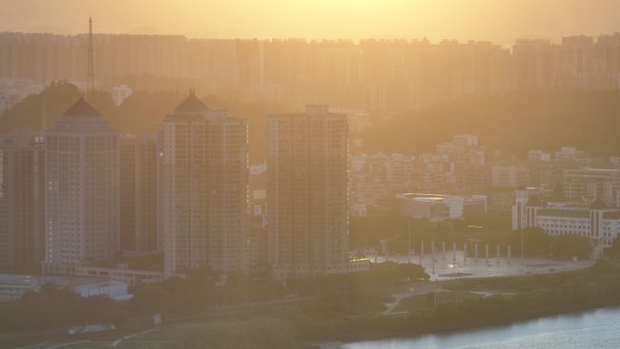 夕阳下的广场