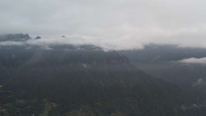 航拍4k云雾缭绕的高黎贡山秘境（一）