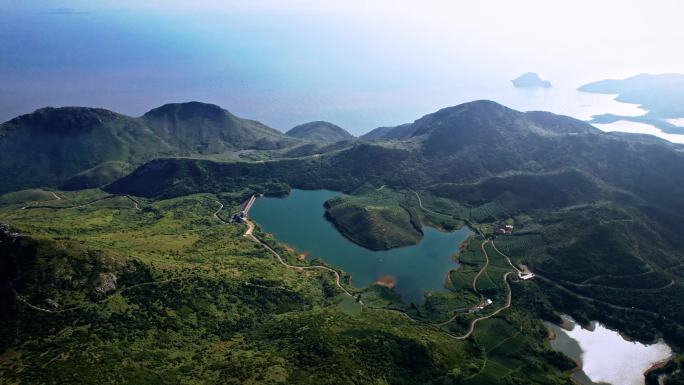 大海航拍 福建霞浦嵛山岛天湖蓝天白云岛屿