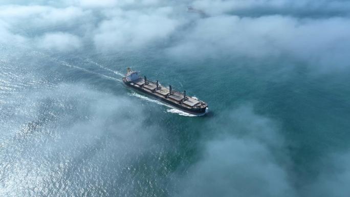 【4K】平流雾中航行的远洋货轮 轮船 船