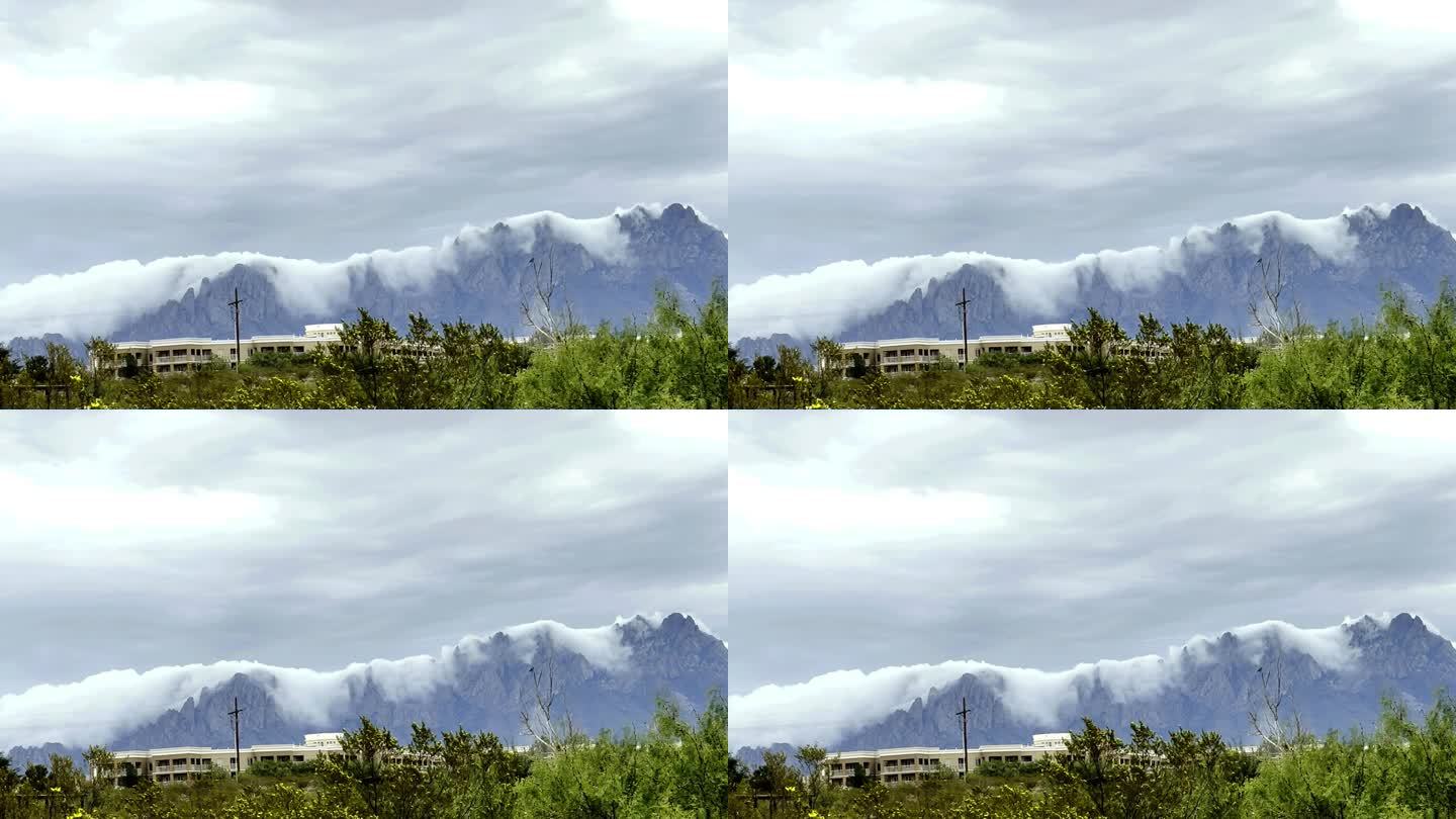 新墨西哥州拉斯克鲁塞斯以东的风琴山上空低空云层