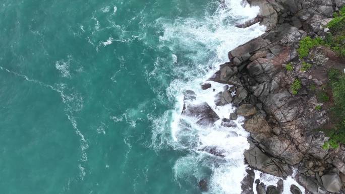 鸟瞰泰国普吉岛热带雨林海岸线