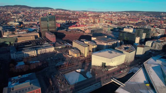 歌剧院门附近的奥斯陆中央火车站全景鸟瞰图，日落时分的奥斯陆市景，挪威歌剧院芭蕾舞团，Deichman