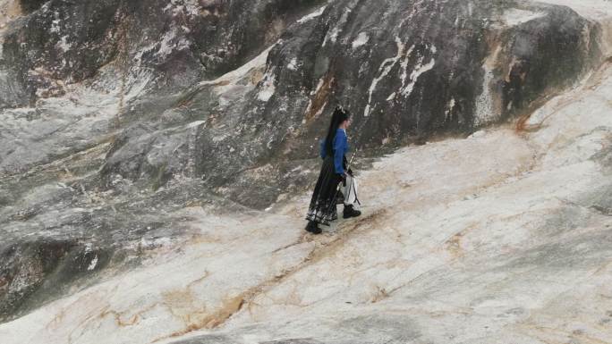 山顶 女侠 仙侠 剧情 神仙 剑术 上山