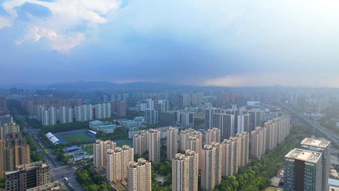 车流 暴风雨 城市一角