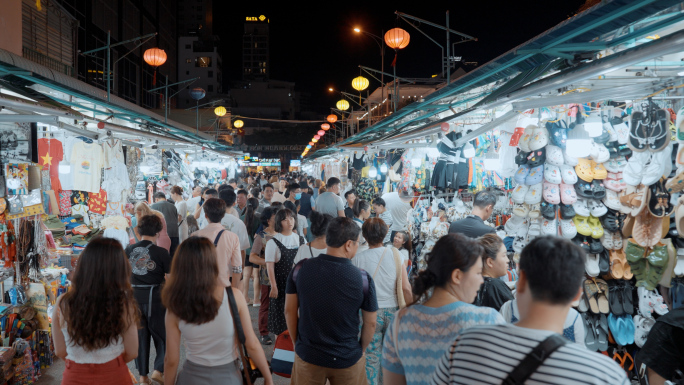 夜晚东南亚街头热闹景象