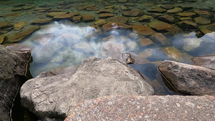 莫斯基湖(海眼)是塔特拉山脉最大、第四深的湖。它位于波兰Tatra国家公园的深处，在Rybi Pot