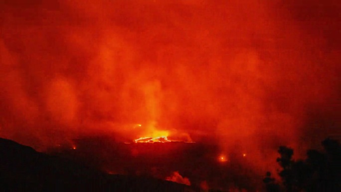 时间流逝-热熔岩在夏威夷的基拉韦厄火山口内搅动