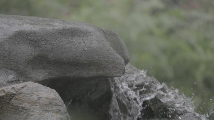 4K120雨中趵突泉 月牙泉