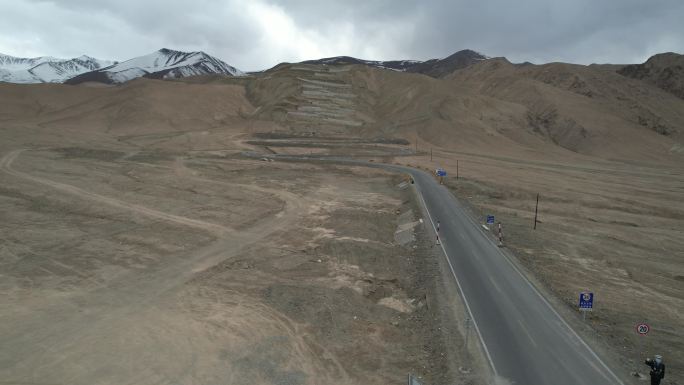 盘龙古道推进视角，全景