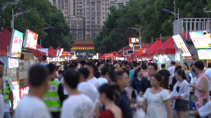 夜幕扫街实拍长沙人文夜市 烟火气息浓