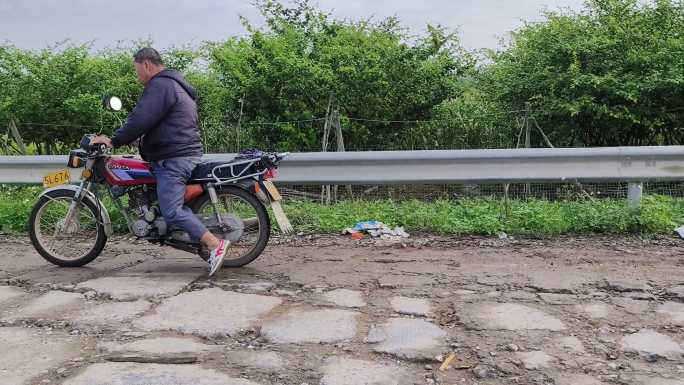 豆腐渣工程道路混凝土水泥路破坏公路烂路