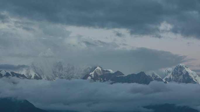 梅里雪山日照金山