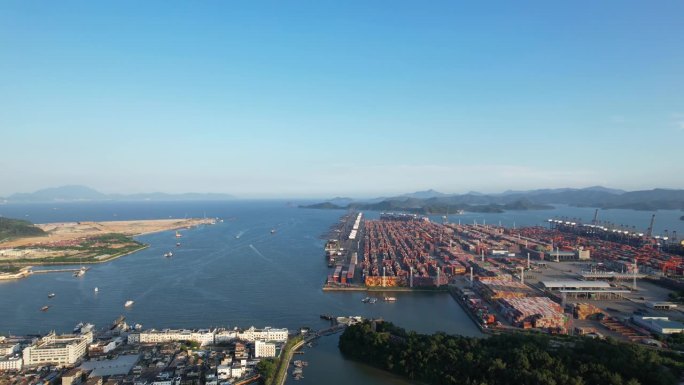 从空中俯瞰深圳盐田港，中国