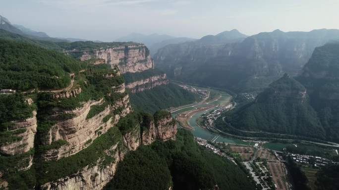 航拍太行山桃花谷景区一组