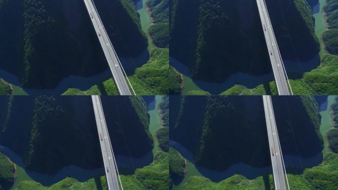 湖北峡谷西都河悬索桥空中景观。