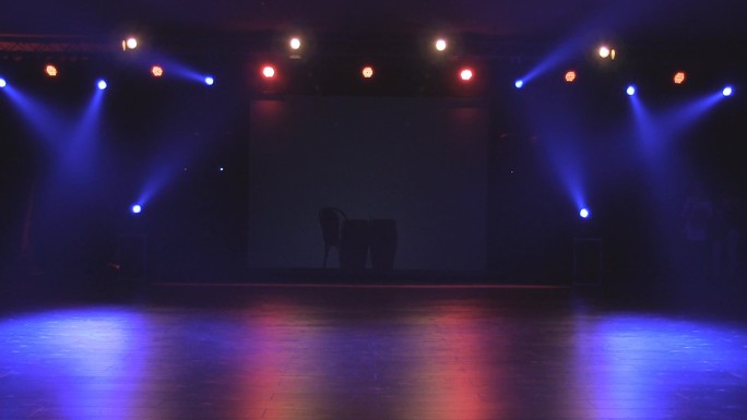 霓虹灯下的舞台背景