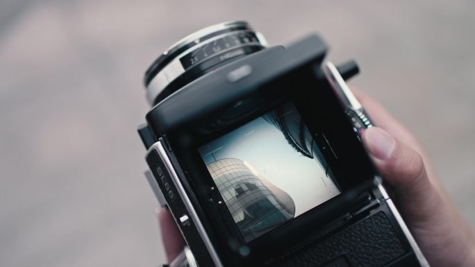 摄影师建筑拍摄 文艺青年 复古相机 胶片