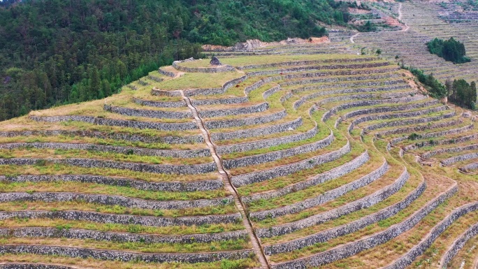 高山大地，山坡上的土地，台地