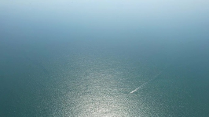 从空中俯瞰深圳西涌海滩