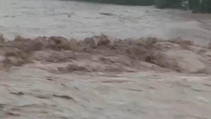 暴雨洪灾洪峰水毁