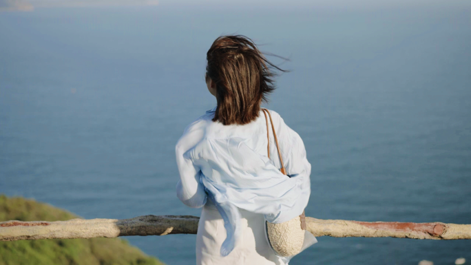 海风女孩背影