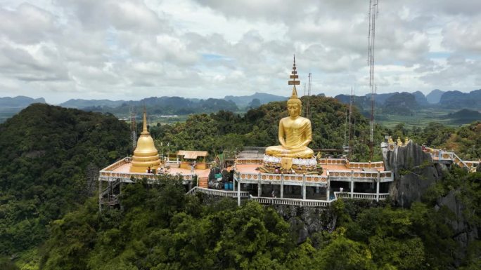 令人惊叹的鸟瞰图，著名的佛教山顶老虎洞寺在甲米，笏谭Sua Suea，冒险旅游景点