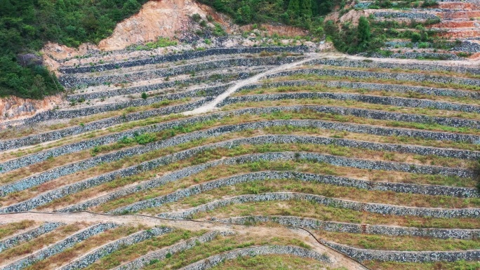 高山大地，山坡上的土地，台地