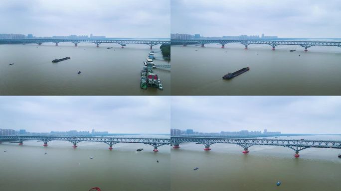 高铁动车穿过南京长江大桥