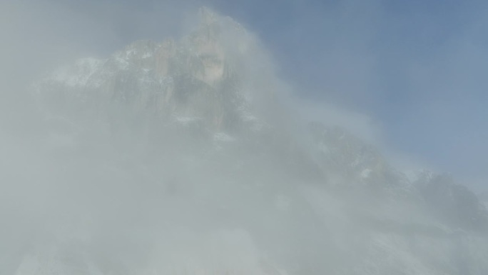 冬季白云石鸟瞰图高山珠穆朗玛峰乔戈里峰