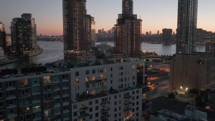 航拍纽约曼哈顿LIC海滨摩天大楼夜景灯光