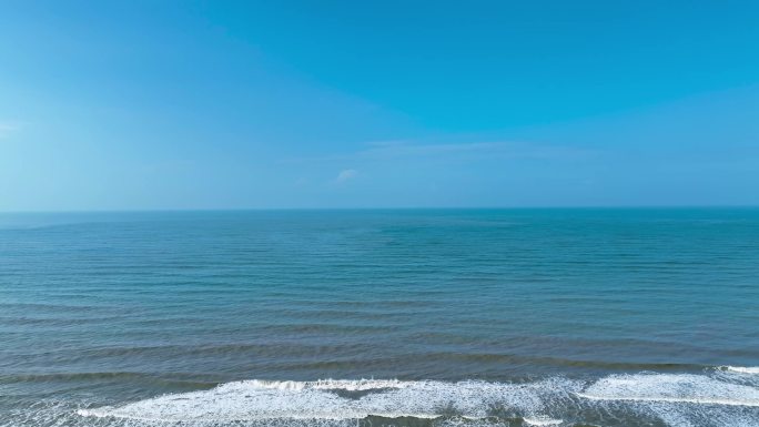 碧海蓝天海天一色航拍海边海浪海水蓝天