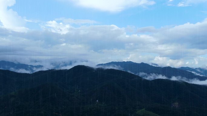 烟雨群山