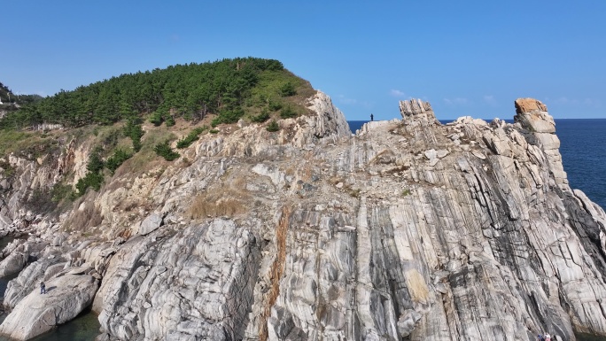 航拍威海市环翠区北环海路猫头山秋季风景