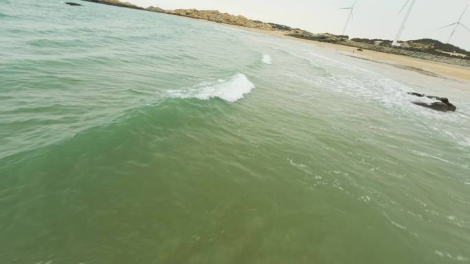 海浪冲击礁石沙滩FPV