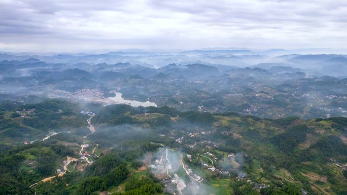 【正版素材】航拍贵州小山村炊烟