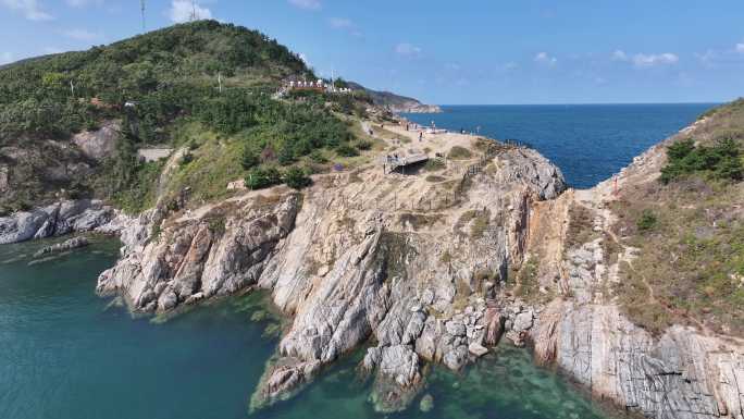 航拍威海市环翠区北环海路猫头山秋季风景