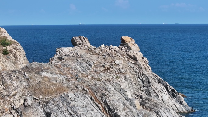 航拍威海市环翠区北环海路猫头山秋季风景