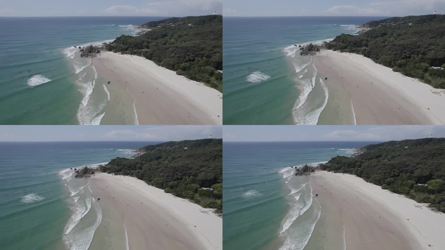 广阔的桑迪克拉克海滩在新南威尔士州，澳大利亚-空中无人机拍摄