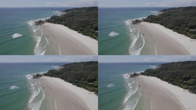 广阔的桑迪克拉克海滩在新南威尔士州，澳大利亚-空中无人机拍摄