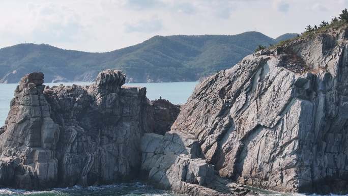 航拍威海市环翠区北环海路猫头山秋季风景