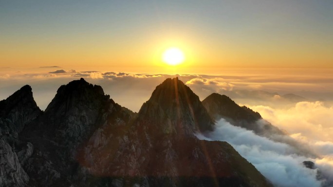 航拍黄山莲花峰