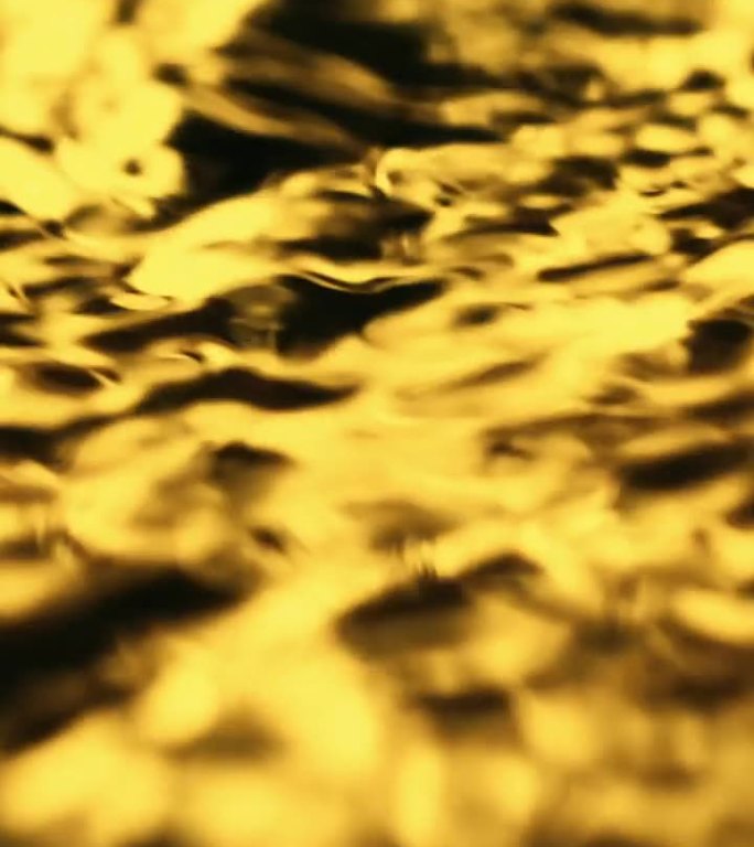 金光特写变换为流水水面反射的日光