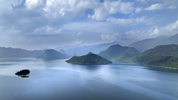 航拍乳源南水湖湿地公园  蓝色的湖面